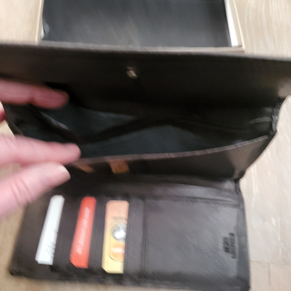 Spikes & Sparrow Leather Woman's Wallet NWT - Picture 7 of 9